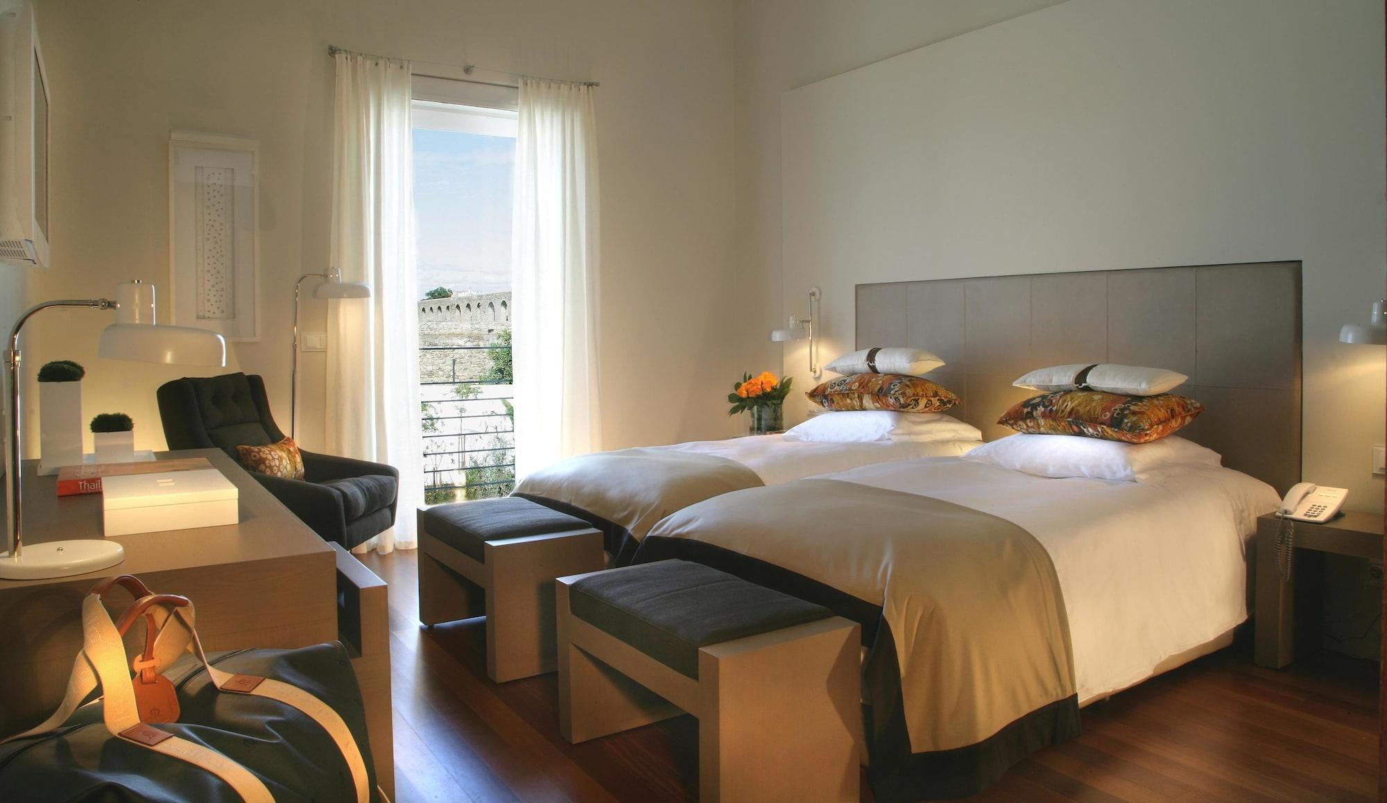 M'Ar De Ar Aqueduto Hotel Evora Luaran gambar A room at the Hotel Majestic